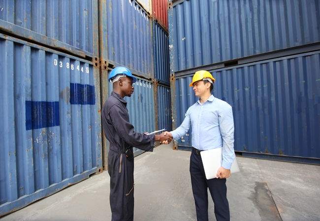 Como contratar uma transportadora de containers?