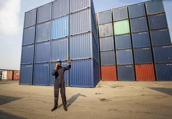 O que é container e como contratar esse meio de transporte?